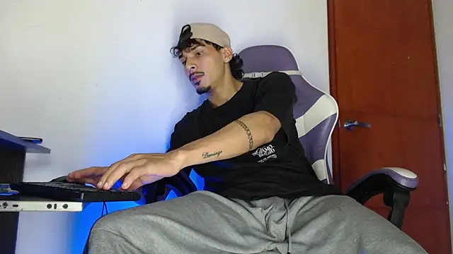 yankees_xxx (M young) - naked me