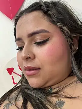 Webcam Model (ashley-swift-)  is live.Free join now!