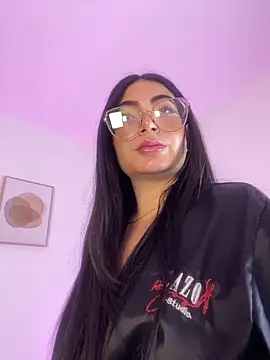 Webcam Model (Mia_222)  is live.Free join now!