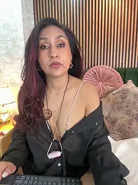 MonicaMoret live sex cam