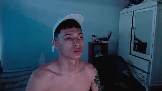 aaron_blug (Ask my age) - STRONG MUSTURBATION UNTIL CUM!!