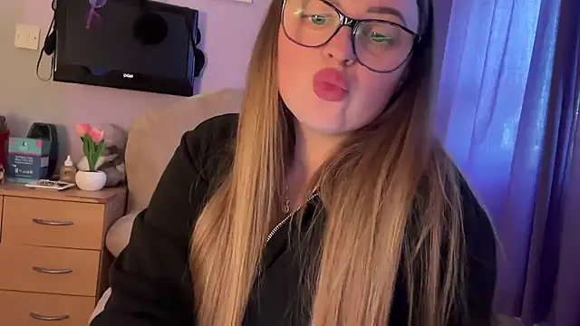 sexysashaxox (F young) - Striptease show🫦😍