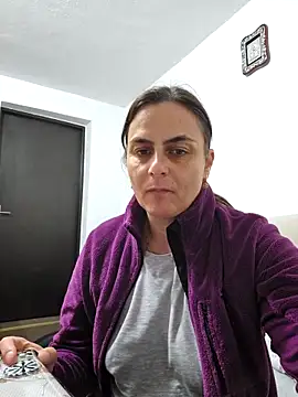 isabellecraft (F milf) - Play niples in public