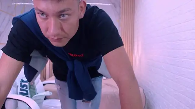 dominantboy4 - DominantBoy4's free webcam - UK Sex Cams