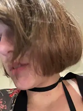 Webcam Model (Kamorana) is live