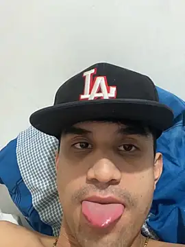 camachito332 (M young) - undress 😈