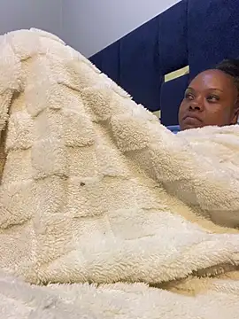 Webcam Model (Dellah27) is live