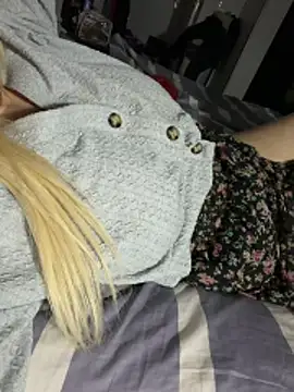 hornyblond_bella stripchat