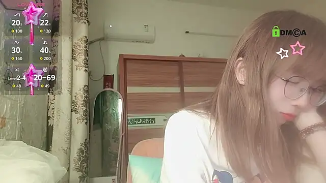 lili_666 (F young) - 2026望我开心，望我多金，少操没用的心，多捞万能的金。