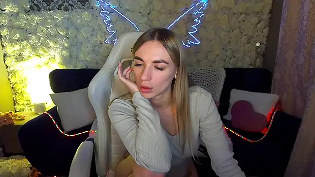 arinawong - ArinaWong's free webcam - UK Sex Cams