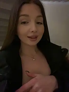 Webcam Model (KrisMagnoly)  is live.Free join now!