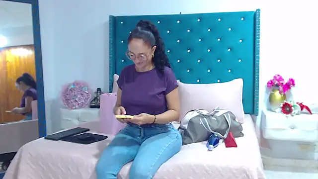 kimscarleth (F milf) - Cream in big tits/ crema en tetas