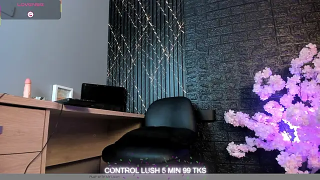 jacky-wolf1 - Jacky-wolf1's free webcam - UK Sex Cams