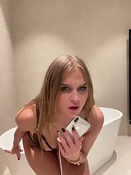 Webcam Model (Hannah-2007)  is live.Free join now!