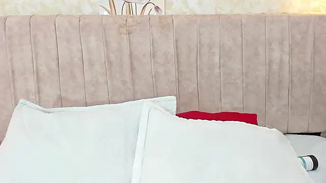 Live sex cam di thamiina_