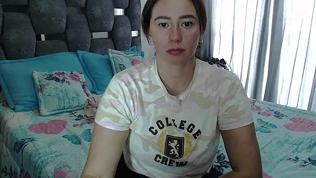 sara_hott_1 - Sara_hott_1's free webcam - UK Sex Cams