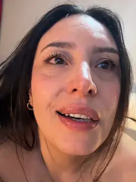 Webcam Model (Freyja_soh) is live