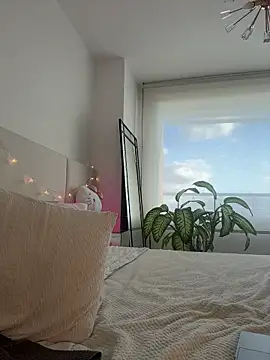 Webcam Model (Tiny_lilith)  is live.Free join now!