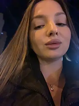 Webcam Model (KrisMagnoly)  is live.Free join now!