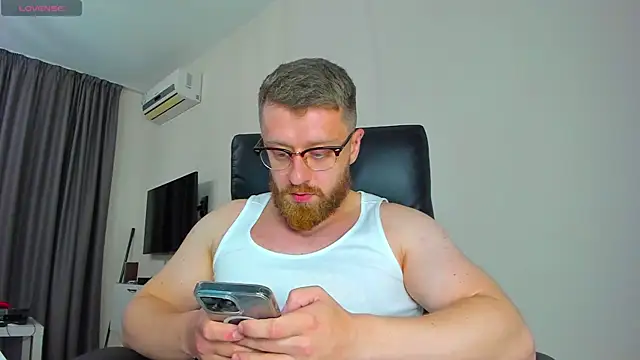 findom_guy (M young) - hard cock