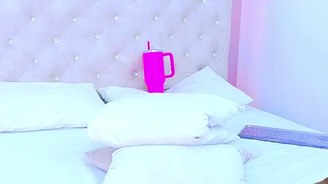 mia-monroe - Mia-Monroe's free webcam - UK Sex Cams