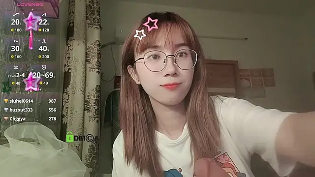 lili_666 (F young) - 2026望我开心，望我多金，少操没用的心，多捞万能的金。