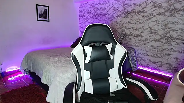 Live sex cam of Camila_IRoose