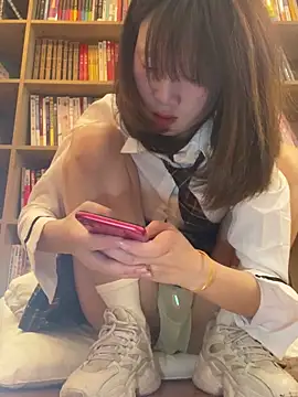 美女littleqiu在线直播