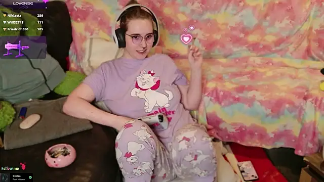 gamergirl_eve (G young) - Masturbate to porn LT 4 vids