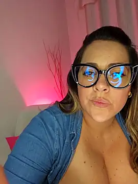 Webcam Model (Nicoleefaith_)  is live.Free join now!