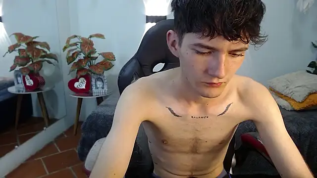 trevor_mob (M twink) - maturbation 10 min + cum