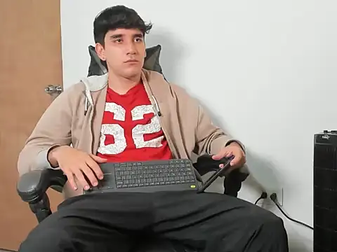 leo030809 - Leo030809's free webcam - UK Sex Cams