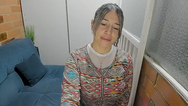 Penelope47 live sex cam