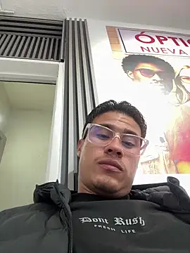 tavohot_ (M young) - Cum Show Under Desk