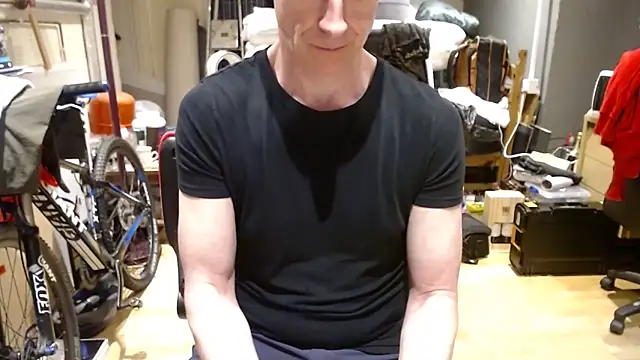 Hung2Mike live sex cam