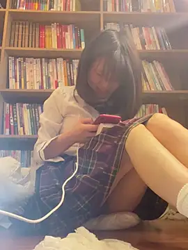 美女littleqiu在线直播