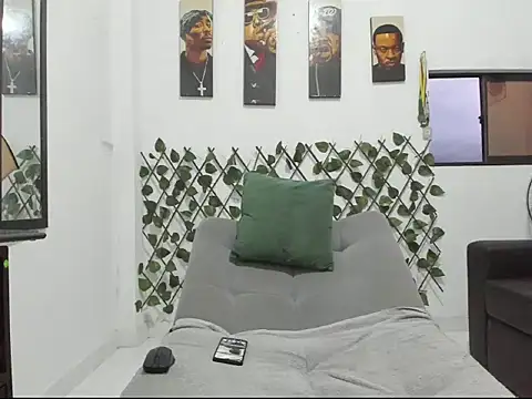 latins_boss - Latins_Boss's free webcam - UK Sex Cams