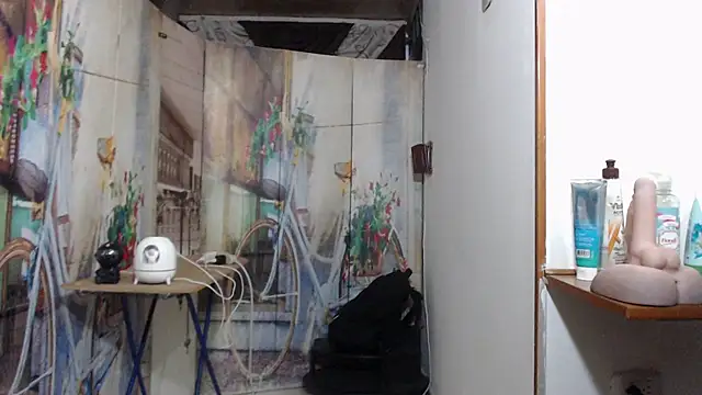 curly_greeneyed - Curly_greeneyed's free webcam