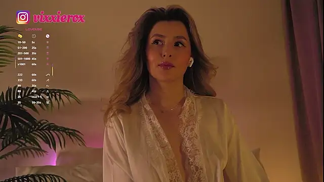 vixxxiee - ViXXXiee's free webcam