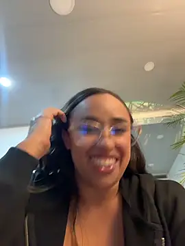 Webcam Model (Eyssha)  is live.Free join now!