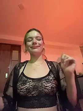 Webcam Model (NicoleCut)  is live.Free join now!