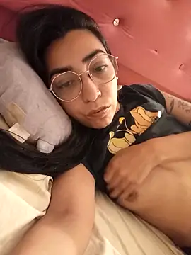 yani-14 - Yani-14's free webcam