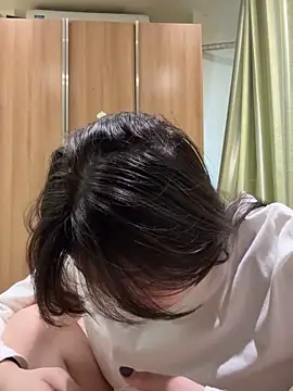 美女LXR77887在线直播