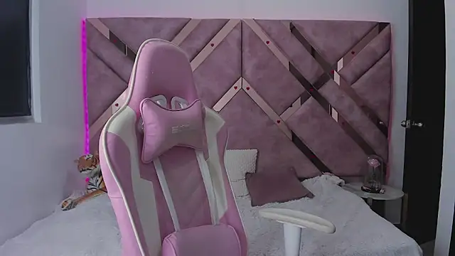 tigerbaby_ - Tigerbaby_'s free webcam