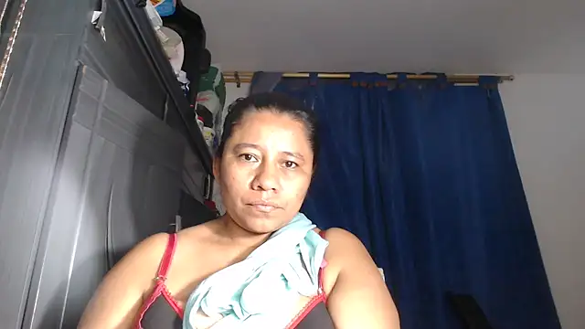 Live sex cam di adrixxx38