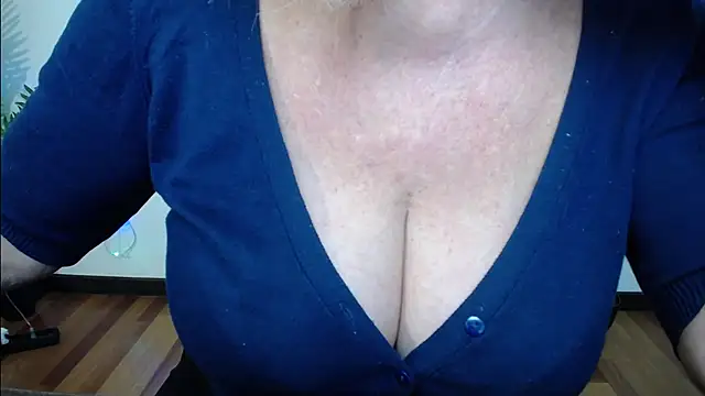 blondyleebest - BlondyLeeBest's free webcam