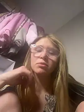 riley_ray69 (F young) - naked 10 min