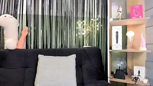 lilly_sweett (F young) - PANTYS OFF IN DOGGY 🤯😈