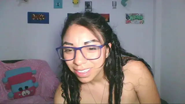 nataliesweet_22 - Nataliesweet_22's free webcam - UK Sex Cams