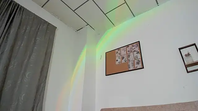 buunny_bella (F young) - Suck dildo with a lot of saliva